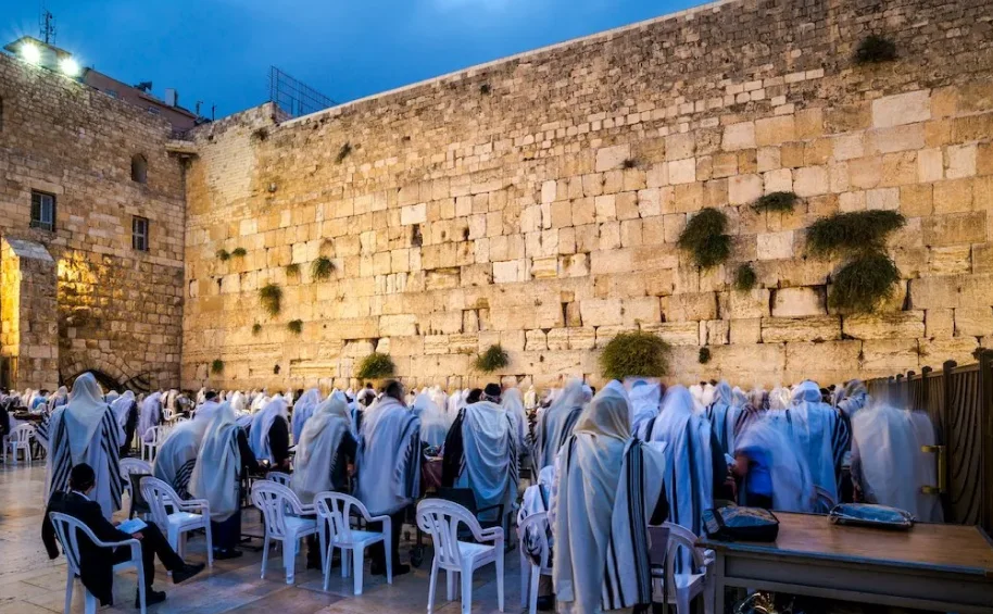 Celebrate Festive at the Western Wall with Traveltouriz