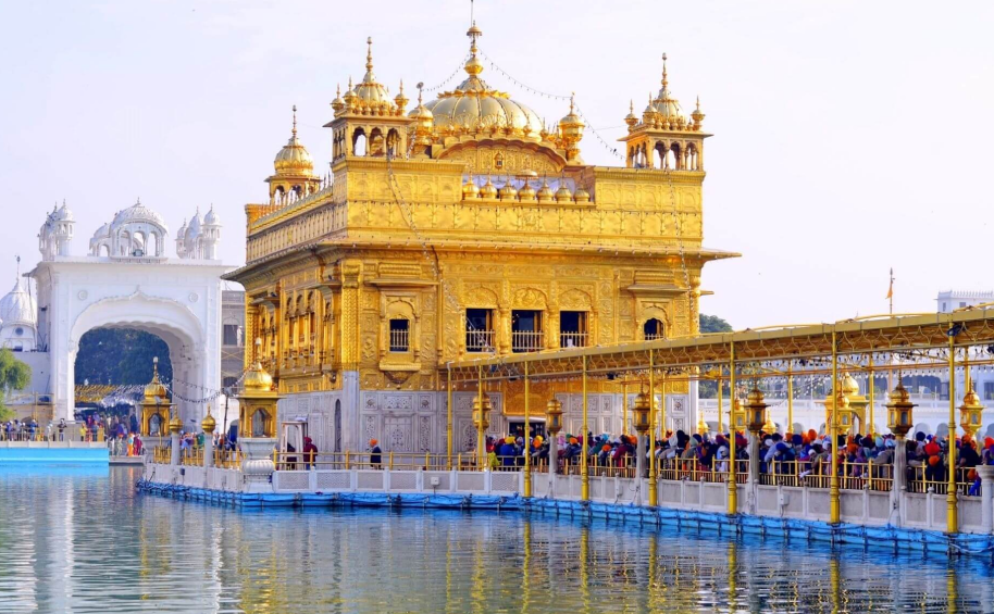 Pilgrimage to the Golden Temple with Traveltouriz