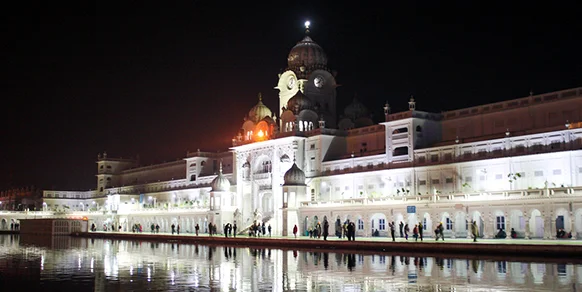 Golden Temple & Cultural Immersion Tour: Experience Sikh Traditions with Traveltouriz